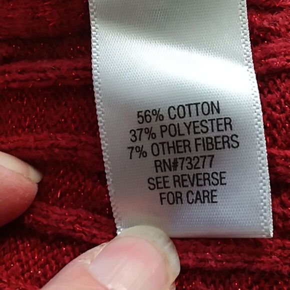 - Croft & Barrow women's XL crewneck sweater. Red with metallic thread - Picture 6 of 7